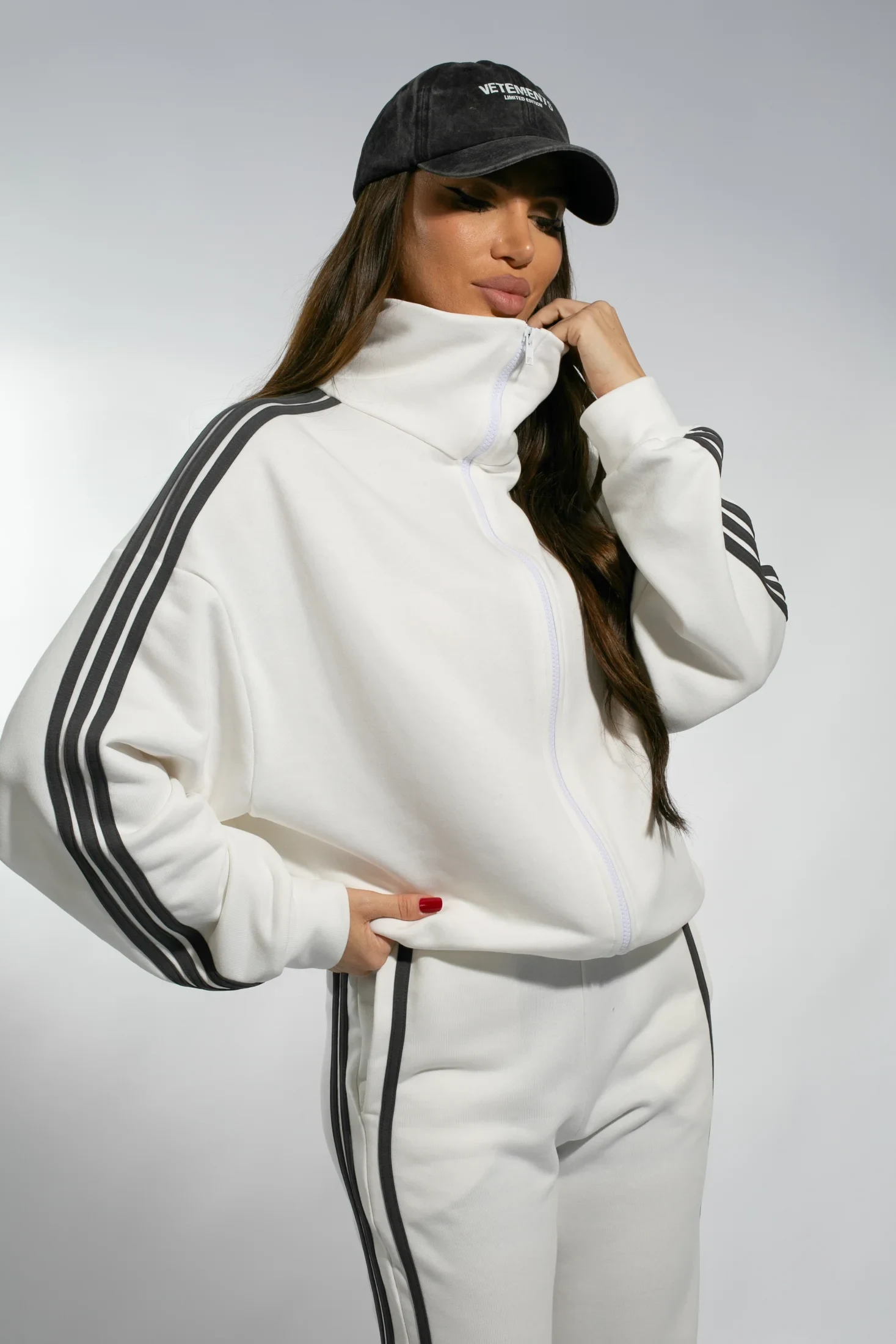 Costum Adida — imagine 3